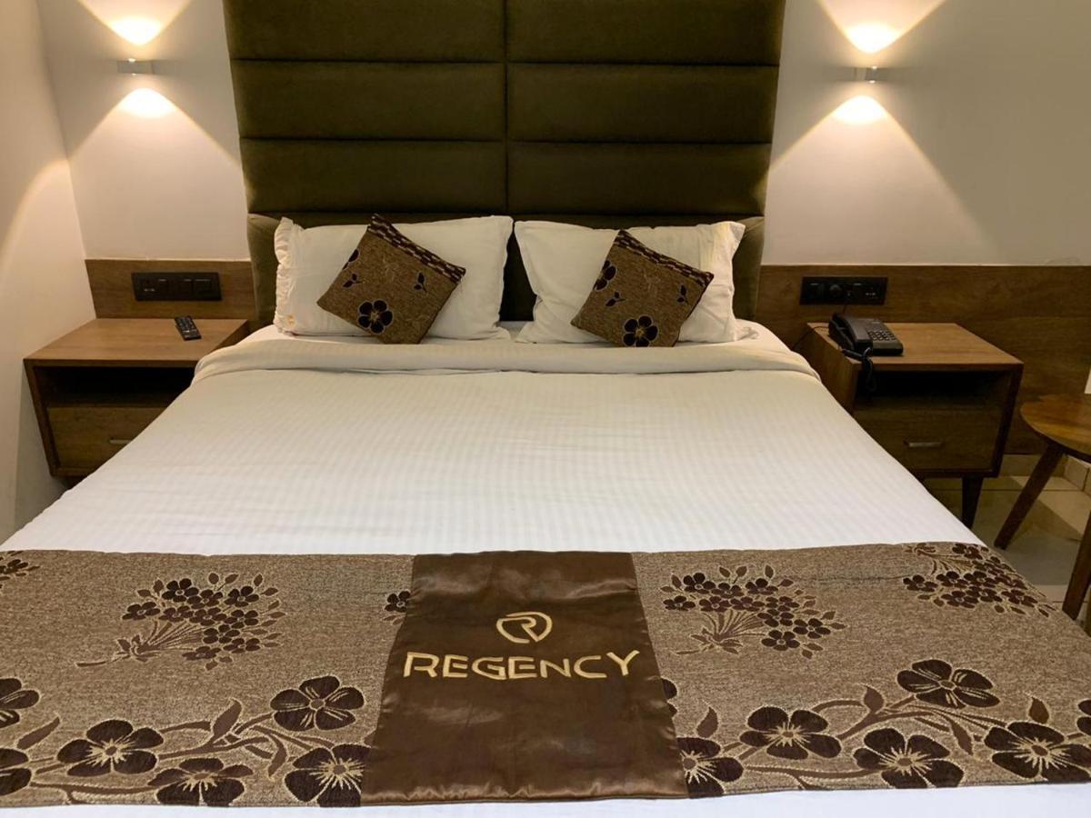 Hotel Regency สุรัต ภายนอก รูปภาพ