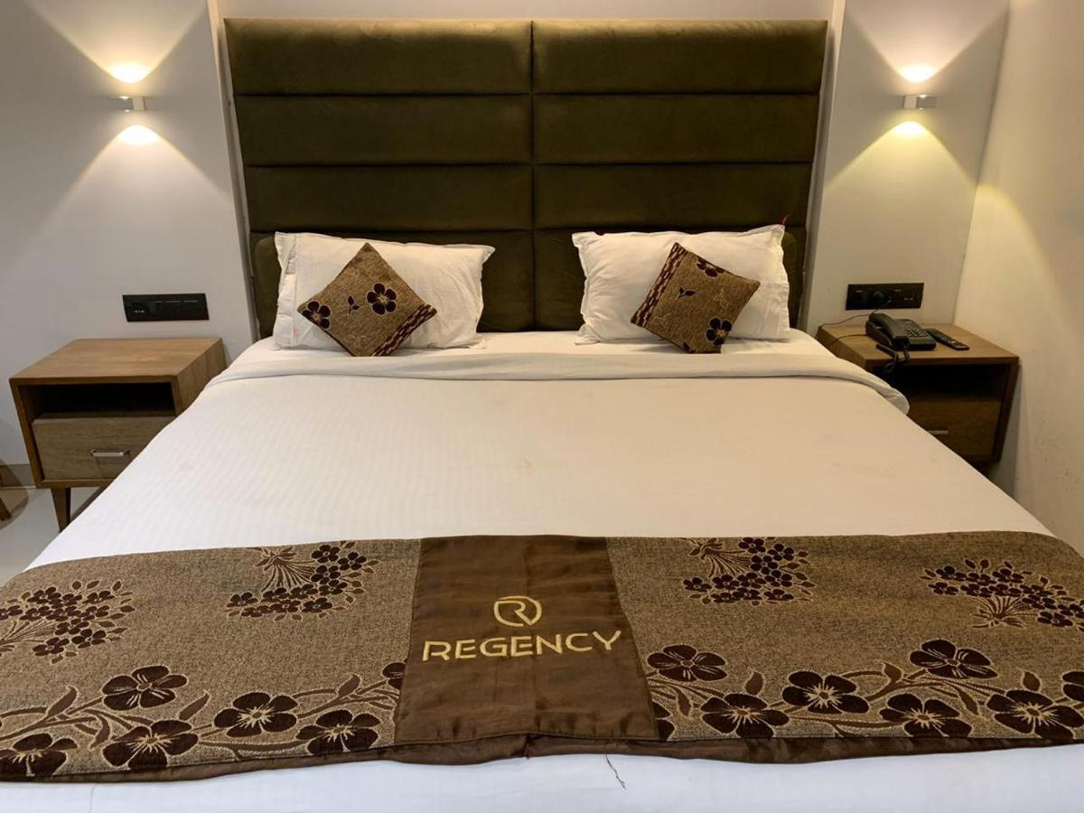 Hotel Regency สุรัต ภายนอก รูปภาพ