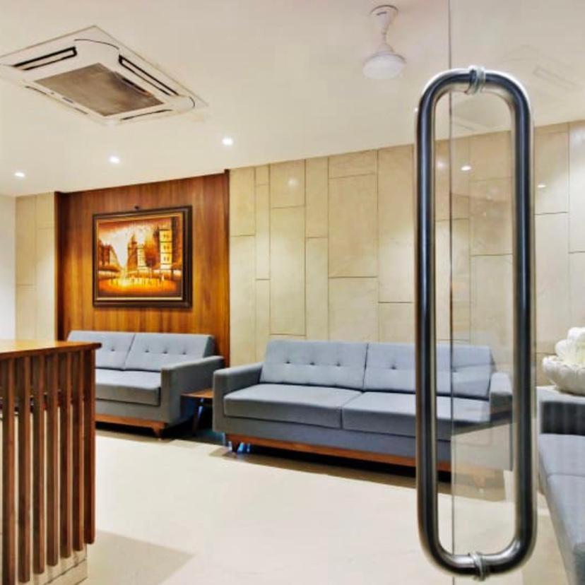Hotel Regency สุรัต ภายนอก รูปภาพ
