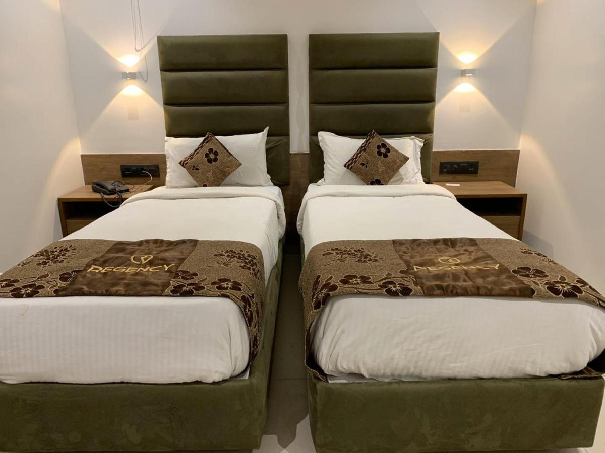 Hotel Regency สุรัต ภายนอก รูปภาพ